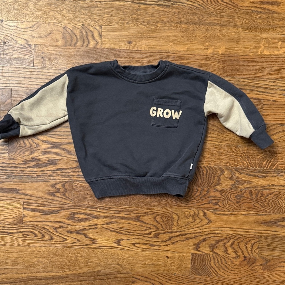 Easy-Peasy Black and Tan Sweatshirt with 'GROW' size 2T